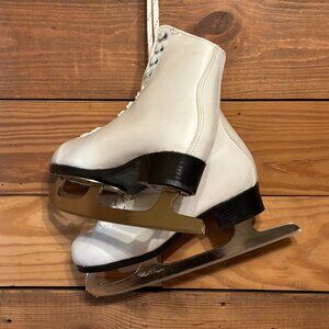 Womens/Girls Size 5 Ice Skates